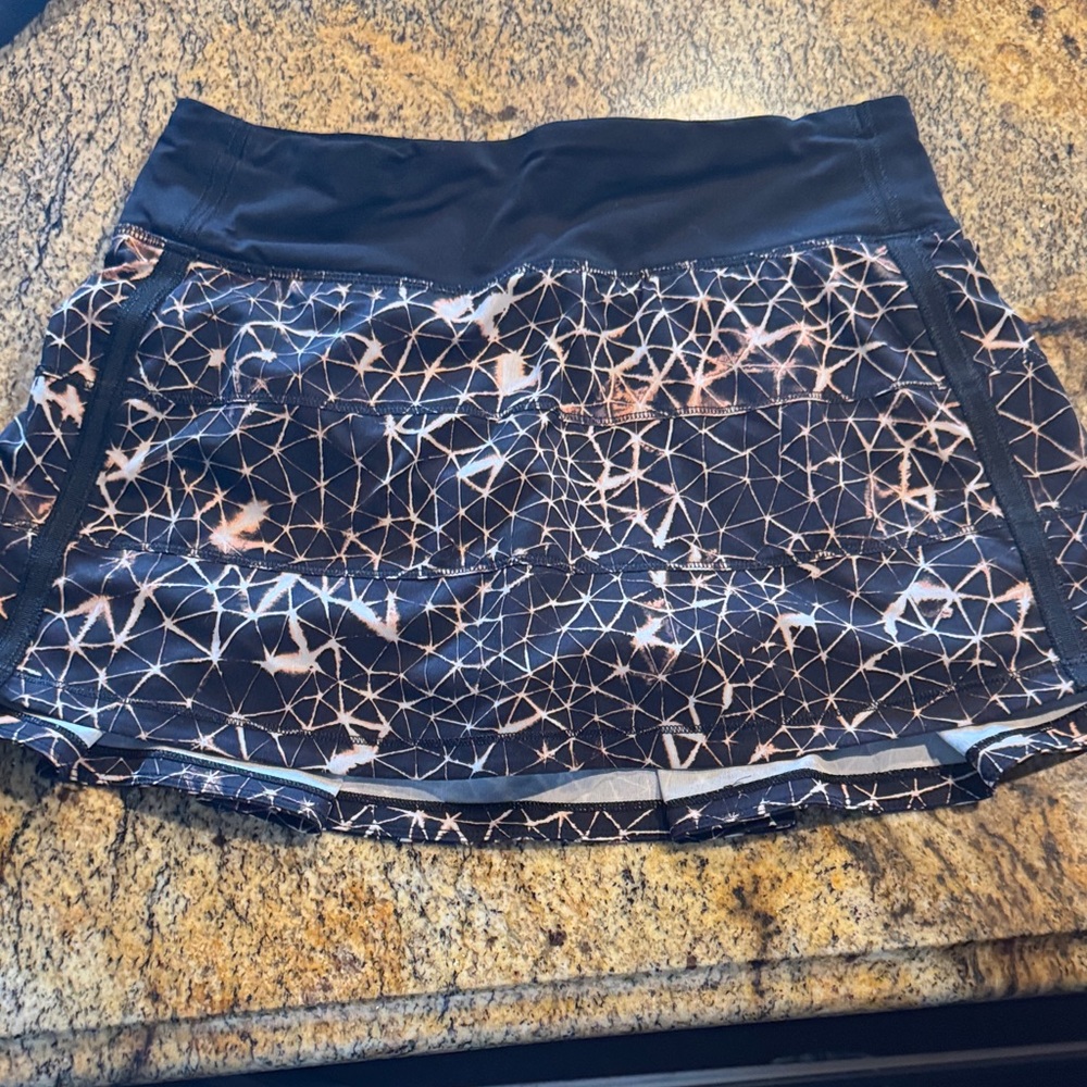 Lululemon Stylish Geometric Black Skirt